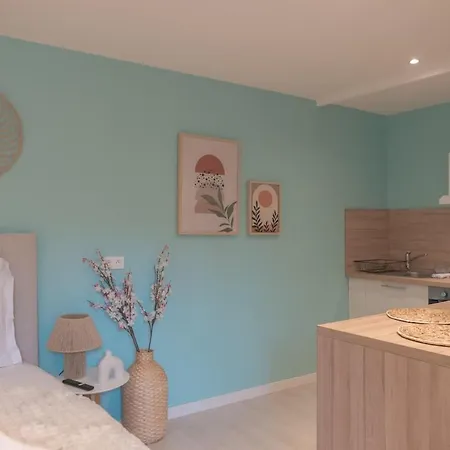 La Perle Bleue - Air Conditioning - Ground Floor